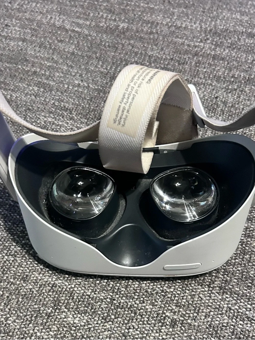 Meta Oculus Quest 2 128GB- Headset Only Does Turn On